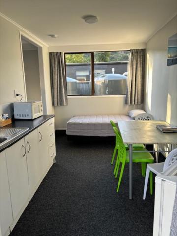 Kiwi Cabins Tapu Ngoại thất bức ảnh